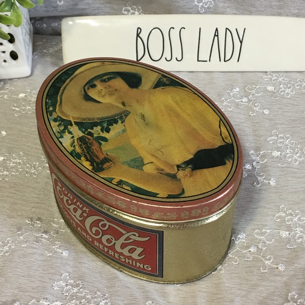 COLLECTOR’S Vintage coke Coca Cola Tin Box Decor
